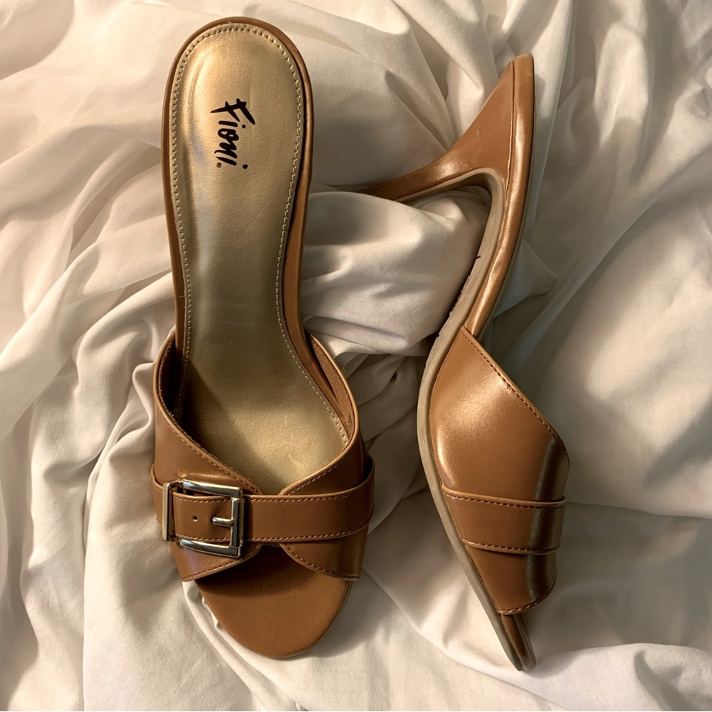 Super Cute Brown/Caramel Mule Heels 🤎🍮